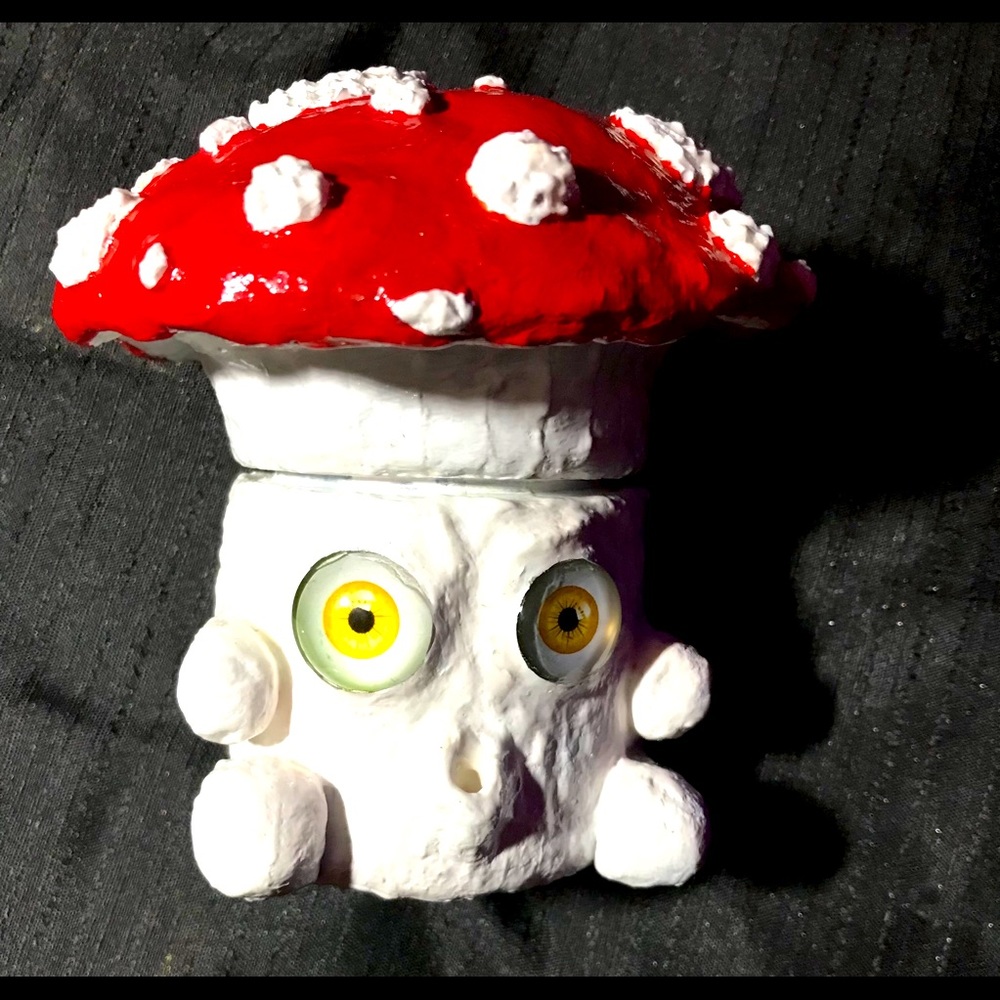 Mushroom jar amber glass(4ounce with lid) and polymer clay, very cute, sturdy!!!